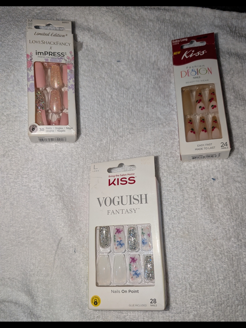 Kiss VoguiSh Fantasy Press-On Nails - White with Silver Glitter & Floral Accents